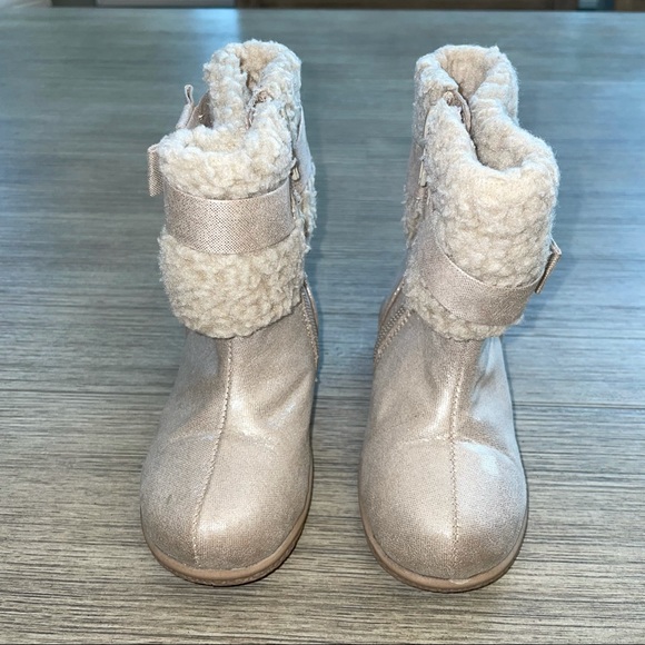 Dora the Explorer Shiny Cream Colored Fur Boots - Picture 5 of 12